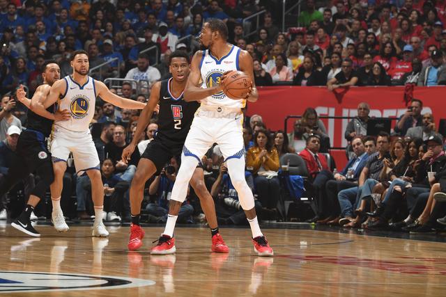 约基奇轰27+22+12亨德森30分 掘金力克开拓者